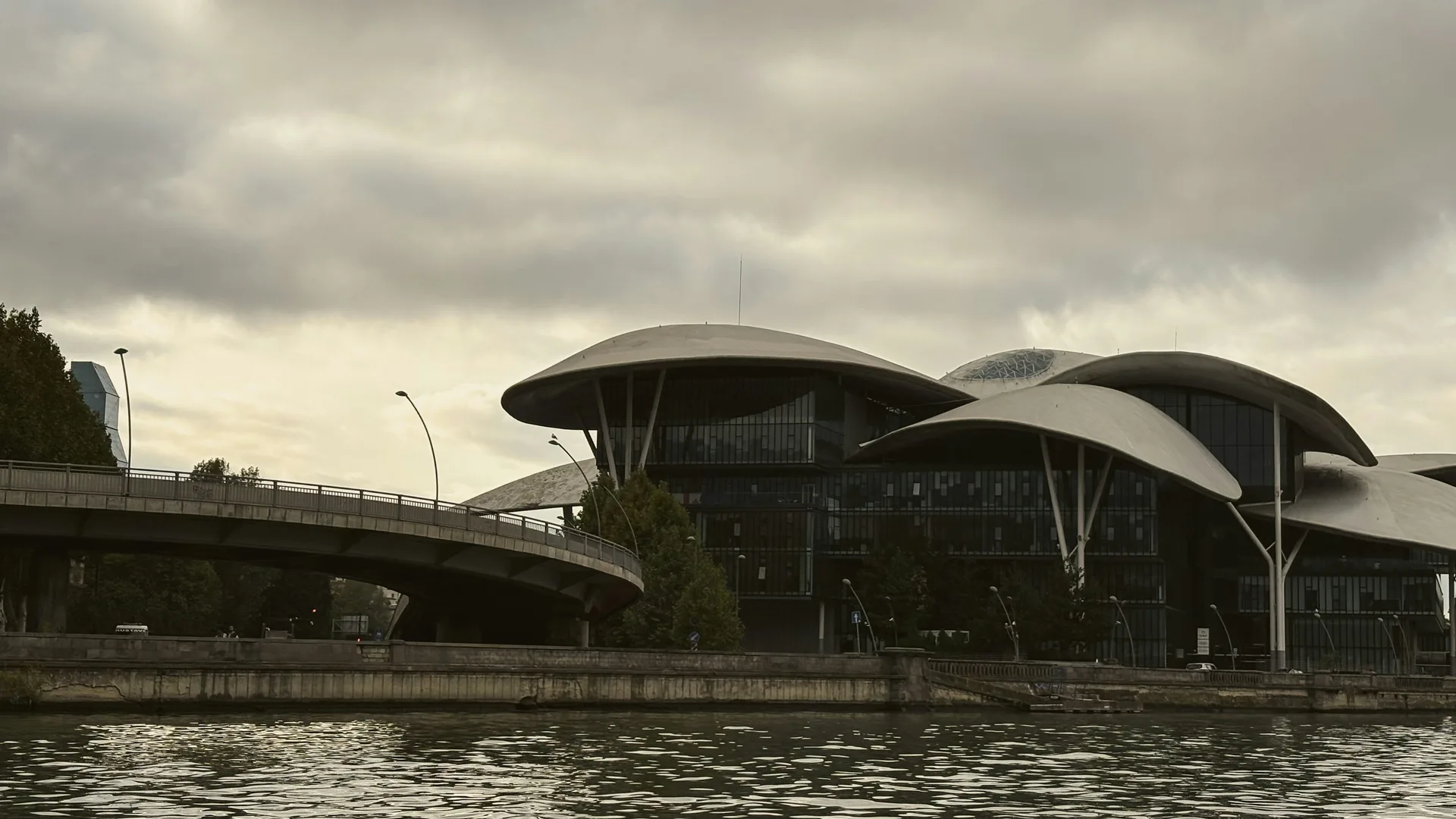 Public Service Hall in Tbilisi — vehicle registration and government services